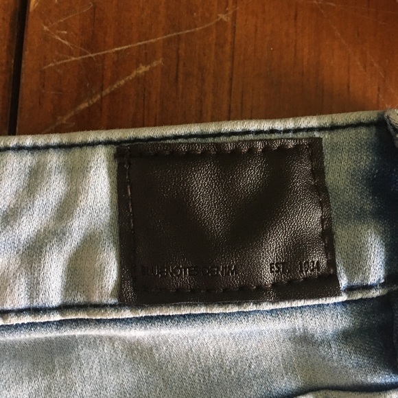 Bluenotes Light-wash Capris, Size 27 - Picture 4 of 5